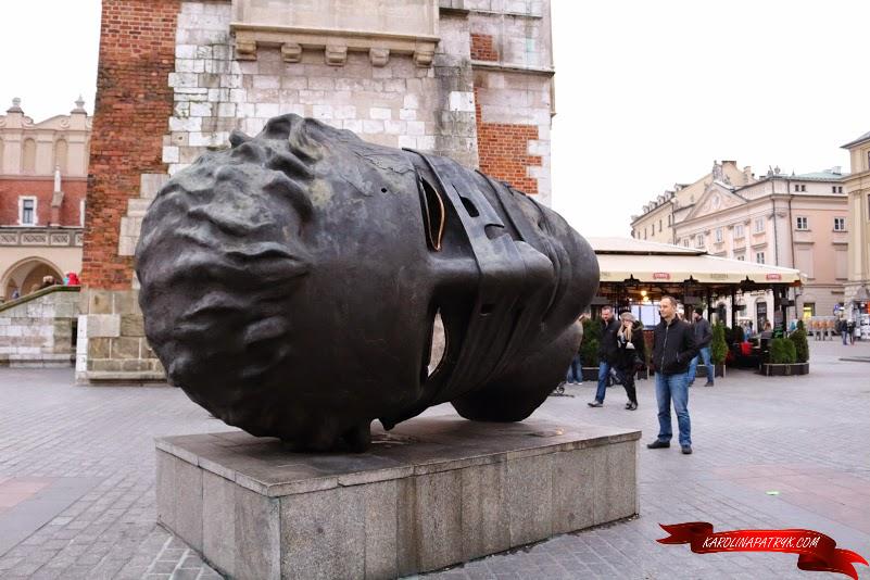 an unusual head sculpture on the Main Market Square krakow-interesting-facts-head