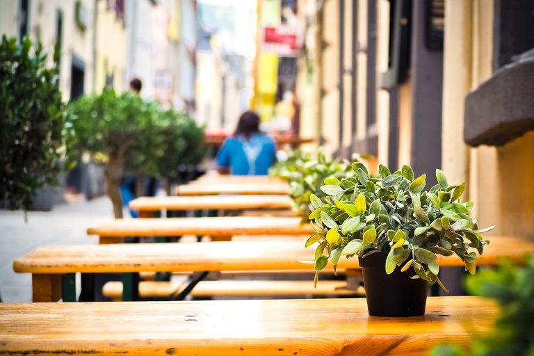 krakow-restaurants-empty krakow-restaurants-empty
