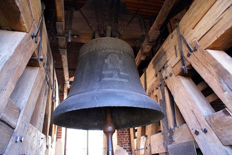 the famous Sigismund Bell krakow-interesting-facts-sigismund-bell