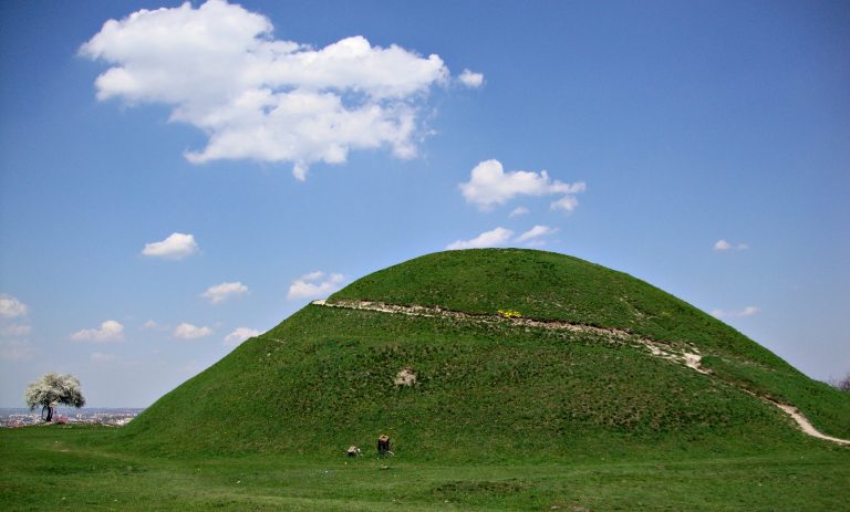 what-to-visit-in-krakow-mound what-to-visit-in-krakow-mound