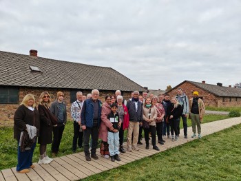 Travelers discovering Krakow with Discover Cracow