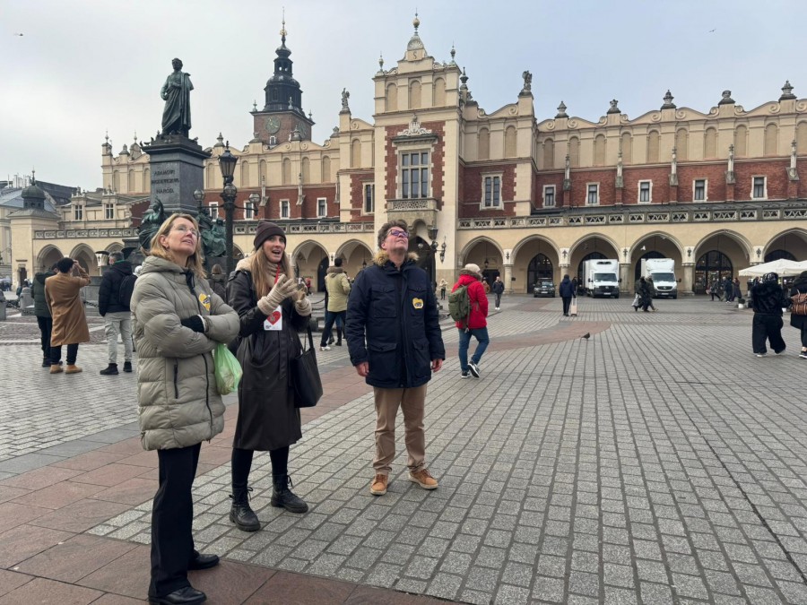 krakow-old-town-wawel-walking-tour-with-local-tips-food-spots