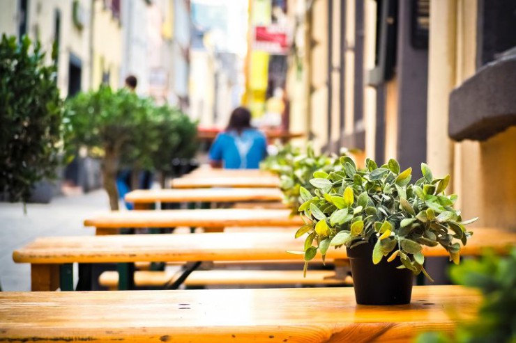 krakow-restaurants-empty