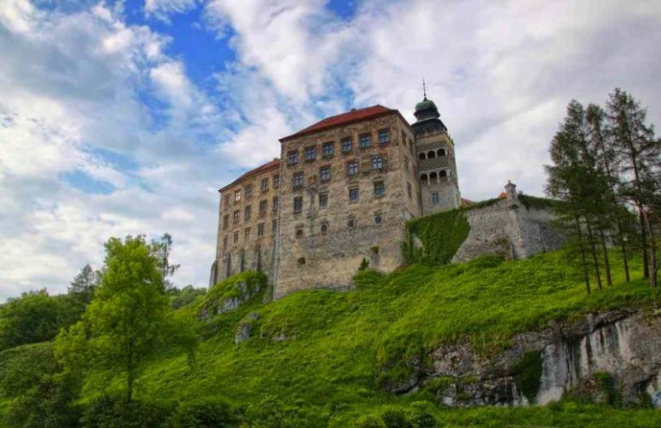 pieskowa-skala-castle-near-krakow