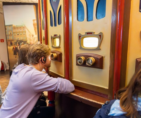 Krakow: Oskar Schindler's Museum Guided Tour - Official Guide