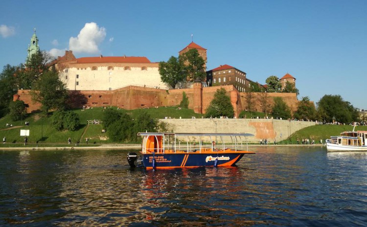 Vistula River Cruise next to the Wawel Castle
