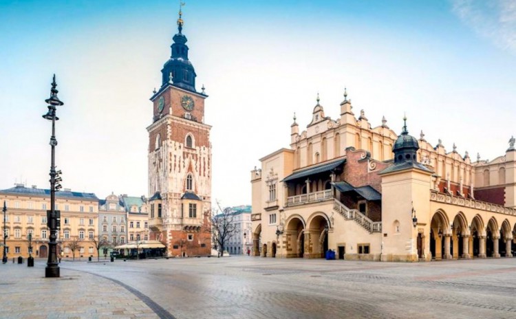 Krakow walking tour to Old Town and Jewish Quarter - Main Market Square